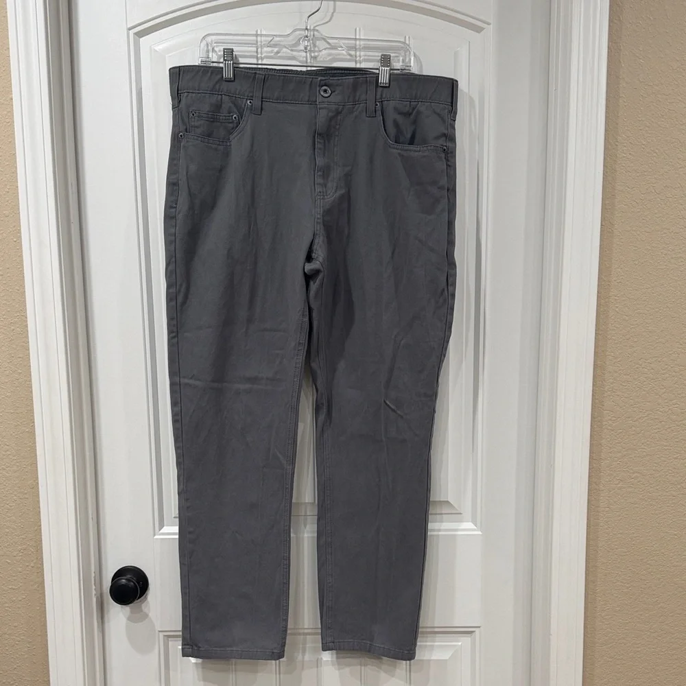 EUC Classic Men's Charcoal Gray Comfort Waist Jeans